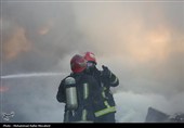 مهار حادثه آتش سوزی انبار پلاستیک - قم