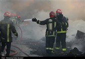 مهار حادثه آتش سوزی انبار پلاستیک - قم