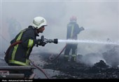 مهار حادثه آتش سوزی انبار پلاستیک - قم