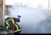 مهار حادثه آتش سوزی انبار پلاستیک - قم