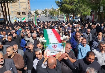 طنین شعارهای حماسی مردم رباط‌کریم در وداع با شهیده منصوره باصری