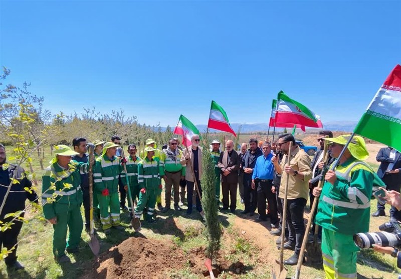 کاشت  12هزار اصله نهال به نام شهدای وطن در شهرک‌های صنعتی اردبیل