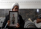 دیدار نماینده ولی فقیه در هرمزگان با خانواده شهید دانش آموز اهل سنت
