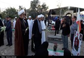 حضور نماینده ولی فقیه در هرمزگان در گلزار شهدای دانش‌آموز میناب