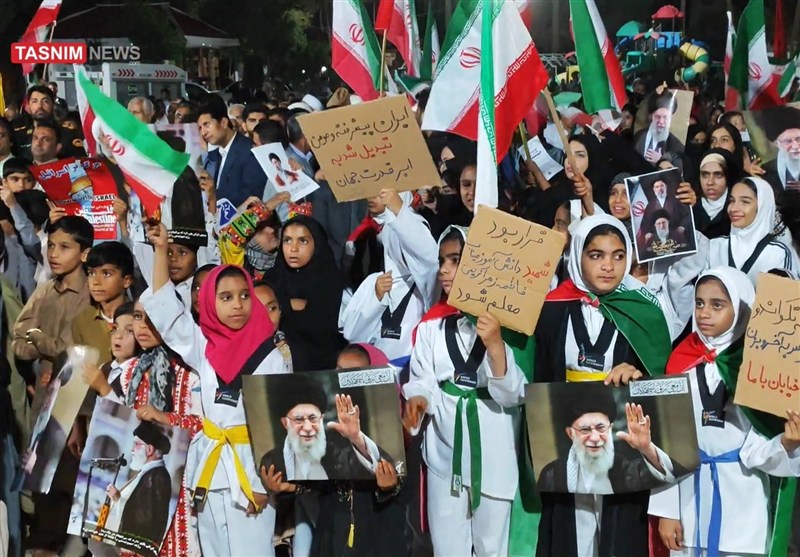 حضور حماسی دختران رزمی‌کار بلوچ در اجتماع ضداستکباری