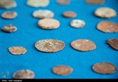 کشف 209 سکه دوران اسلامی در اطراف تخت جمشید