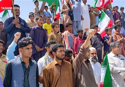 حضور حماسی مردم بلوچ تلنگ در لبیک به پیام رهبری