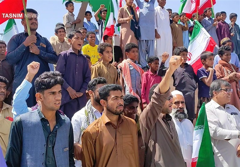 حضور حماسی مردم بلوچ تلنگ در لبیک به پیام رهبری