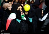 میدان شهدا میزبان شب نشینی عاشقانه مردم اراک