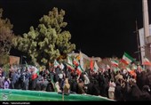 میدان شهدا میزبان شب نشینی عاشقانه مردم اراک