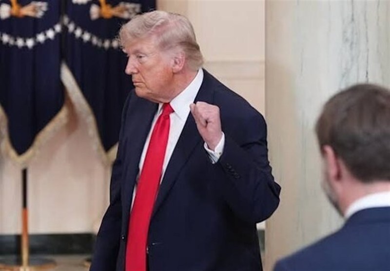 גארדיאן: העולם נמצא בידי רצונו הרופף של טראמפ ויועציו המתחנפים