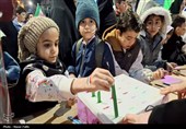 کلاس‌هایی که بوی دلتنگی می‌دهند؛ مشق همدلی دانش‌آموزان عجب‌شیر در اربعین شهدای میناب