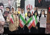 کلاس‌هایی که بوی دلتنگی می‌دهند؛ مشق همدلی دانش‌آموزان عجب‌شیر در اربعین شهدای میناب