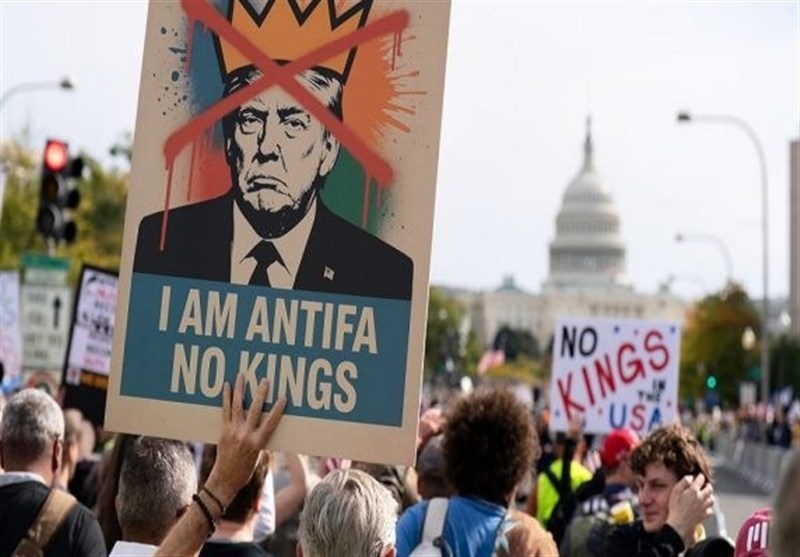 نیوزویک: نیمی از آمریکایی‌ها خواستار برکناری ترامپ هستند