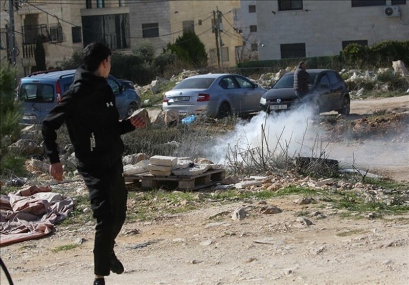 Israeli Forces Abduct 14-Year-Old Palestinian, Injure Five in West Bank Raids