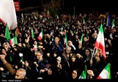 اجتماع شبانه مردم نصف جهان به یاد رهبر شهید+ عکس