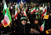 ملت ایران پیروز میدان/ ایستادگی تا پای جان ادامه دارد