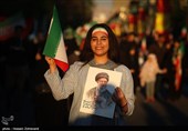 امروز در مراسم عزاداری چهلمین روز شهادت رهبر انقلاب در تهران طیف های مختلفی از مردم عزادار و پیروان راه امام شهیدشان حضور داشتند