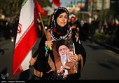 امروز در مراسم عزاداری چهلمین روز شهادت رهبر انقلاب در تهران طیف های مختلفی از مردم عزادار و پیروان راه امام شهیدشان حضور داشتند