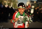 امروز در مراسم عزاداری چهلمین روز شهادت رهبر انقلاب در تهران طیف های مختلفی از مردم عزادار و پیروان راه امام شهیدشان حضور داشتند