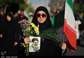 امروز در مراسم عزاداری چهلمین روز شهادت رهبر انقلاب در تهران طیف های مختلفی از مردم عزادار و پیروان راه امام شهیدشان حضور داشتند