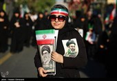 امروز در مراسم عزاداری چهلمین روز شهادت رهبر انقلاب در تهران طیف های مختلفی از مردم عزادار و پیروان راه امام شهیدشان حضور داشتند