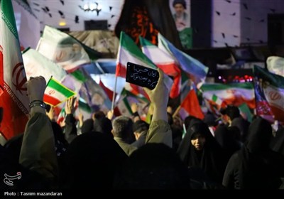 حضور حماسی کاشانی‌ها در چهلمین شب شهادت امام امت