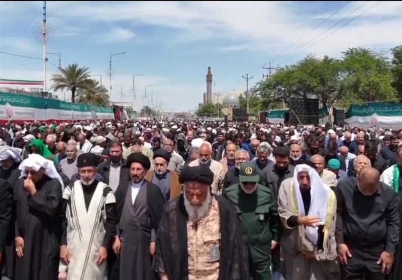 حضور باشکوه مردم در نماز جمعه اهواز