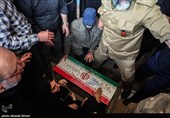 تشییع پیکر شهید 10 ماه به همراه خانواده