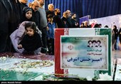تشییع پیکر شهید 10 ماه به همراه خانواده