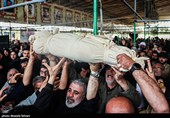 تشییع پیکر شهید 10 ماه به همراه خانواده