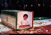 تشییع پیکر شهید 10 ماه به همراه خانواده