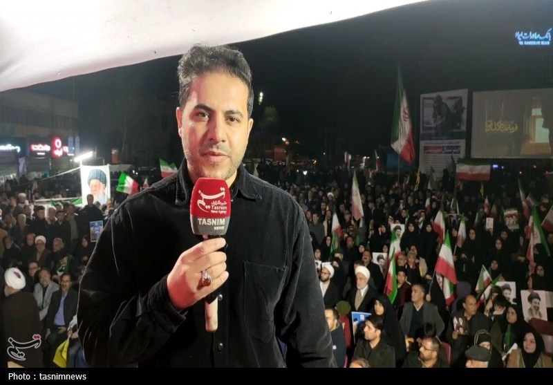 گزارش تسنیم از بزرگداشت چهلم رهبر شهید/میدان مملو از جمعیت شد+فیلم