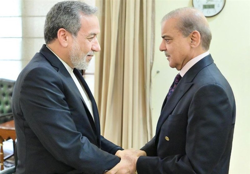 Iranian Negotiators Meet Pakistani PM in Islamabad