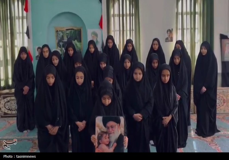 نجوای دخترانه‌ با چشمانی اشکبار از فراق امام شهید امت در خطه کردستان