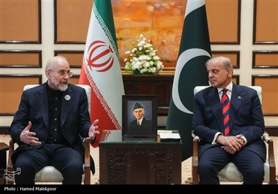 لقاء قالیباف مع رئیس وزراء باکستان قبیل بدء المفاوضات الإیرانیة الأمریکیة