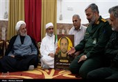 دیدار نماینده ولی‌فقیه در هرمزگان با خانواده پاسدار شهید اهل سنت