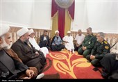 دیدار نماینده ولی‌فقیه در هرمزگان با خانواده پاسدار شهید اهل سنت