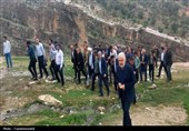 بازدید استاندار از آبشار کمردوغ قلعه رئیسی