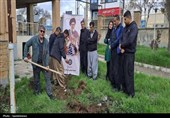 کاشت نهال به یاد رهبر شهید انقلاب در کردستان