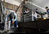گروه‌های جهادی پای کار بازسازی خانه های آسیب دیده در جنگ
