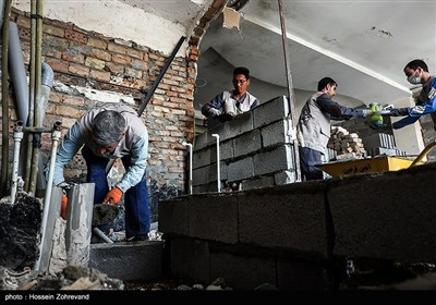 گروه‌های جهادی پای کار بازسازی خانه های آسیب دیده در جنگ