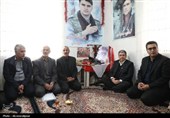 تقدیر استاندار اردبیل از صبر خانواده شهدای جنگ رمضان گرمی