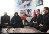 تقدیر استاندار اردبیل از صبر خانواده شهدای جنگ رمضان گرمی