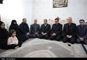 تقدیر استاندار اردبیل از صبر خانواده شهدای جنگ رمضان گرمی
