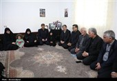 تقدیر استاندار اردبیل از صبر خانواده شهدای جنگ رمضان گرمی