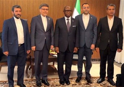 سفیر ایران استوارنامه خود را به رئیس جمهور سیرالئون تقدیم کرد