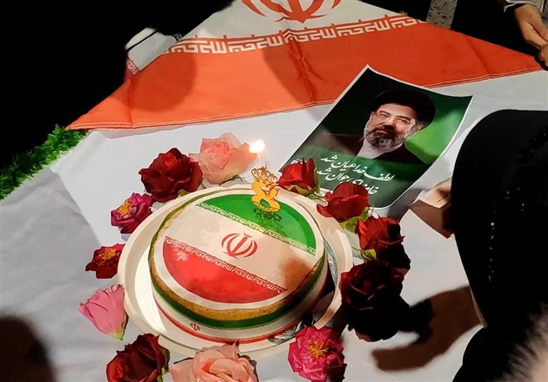 شکوفه‌ امید در «شب اقتدار» اهر؛ هشت‌سالگی در آغوش حماسه