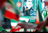 مشت‌های گره کرده کرمانی‌ها در حمایت از رهبری