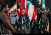 مشت‌های گره کرده کرمانی‌ها در حمایت از رهبری